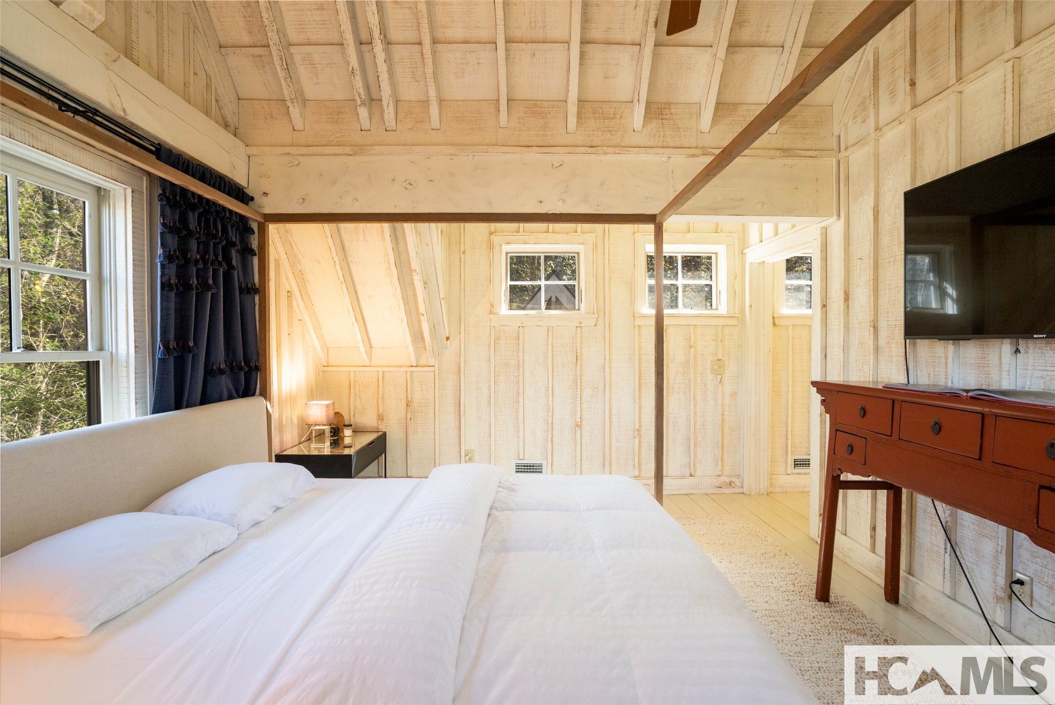 1527 Wandering Ridge Road