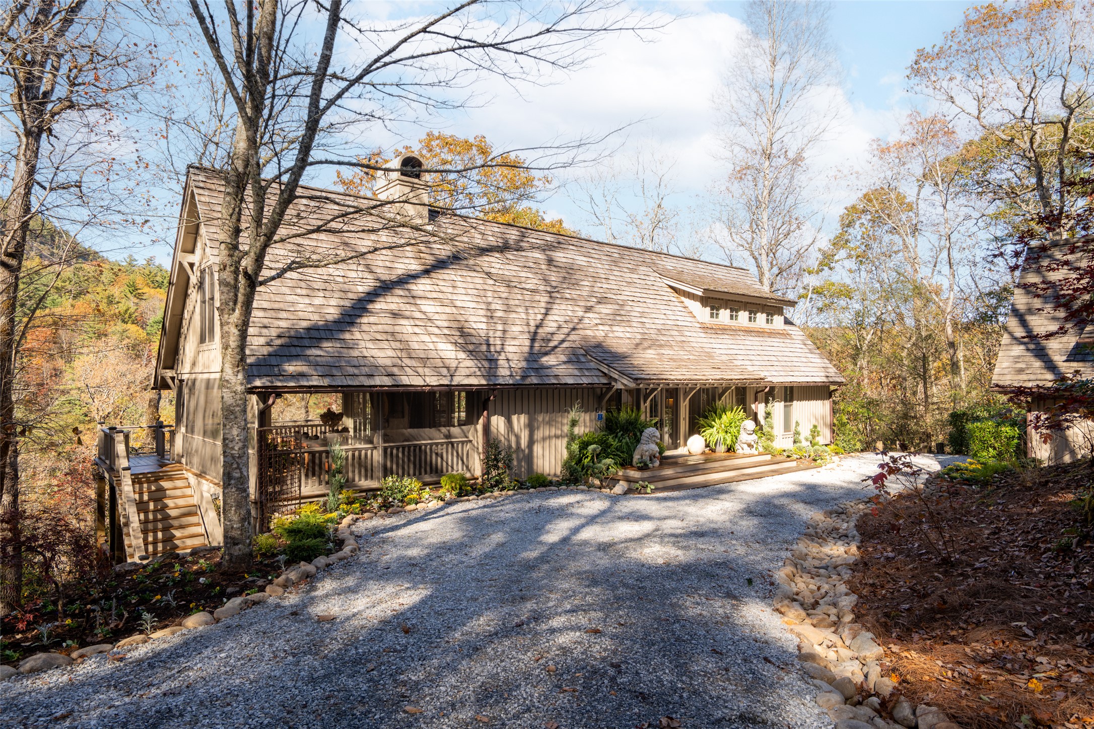 1527 Wandering Ridge Road