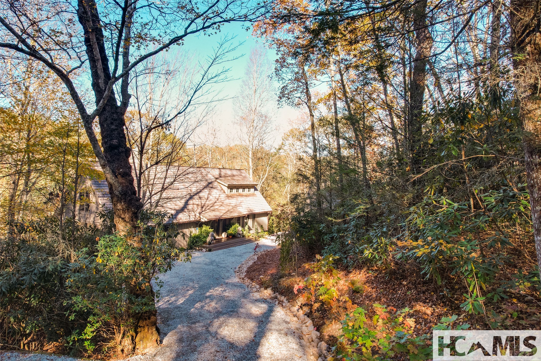 1527 Wandering Ridge Road