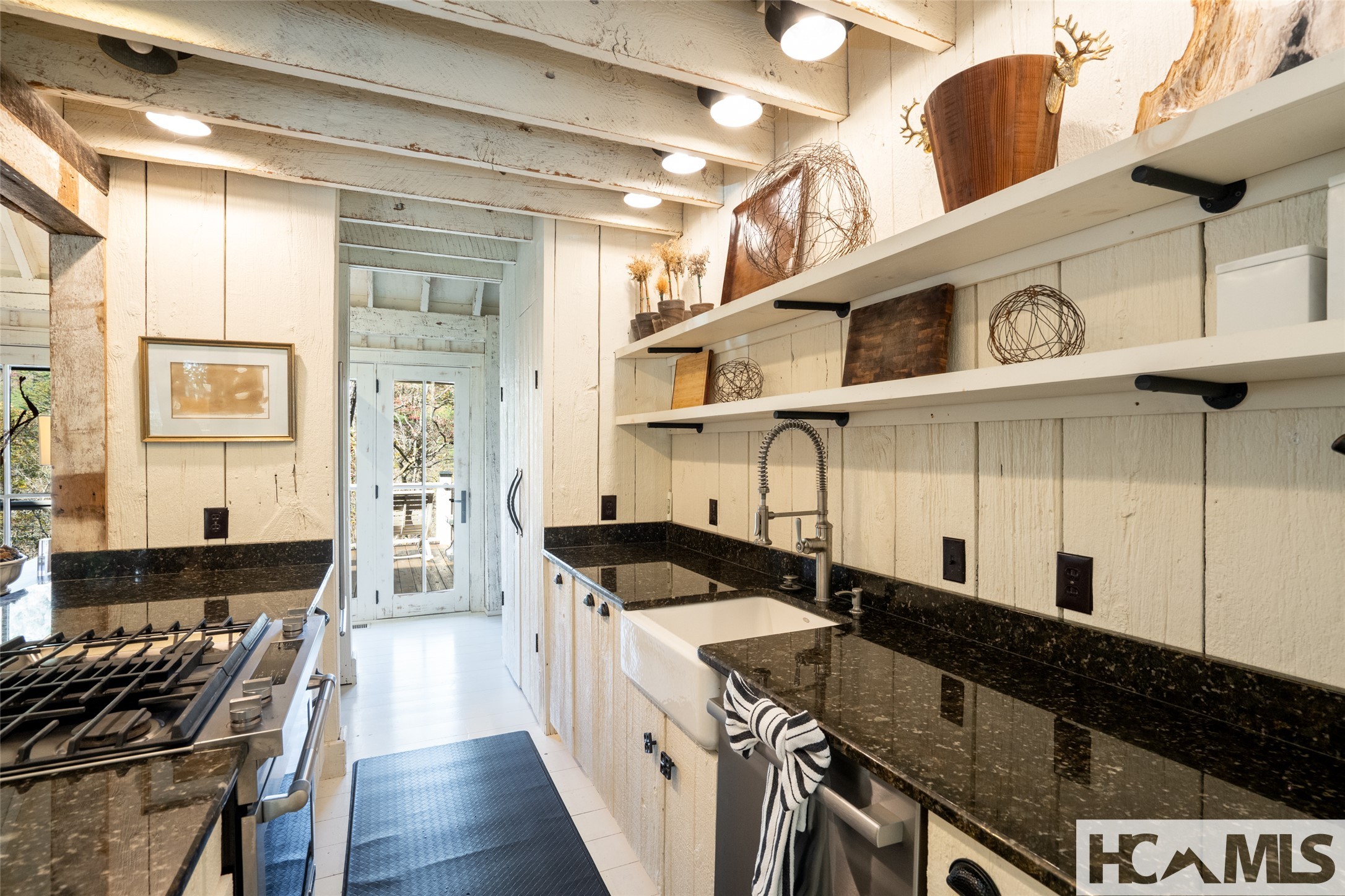 1527 Wandering Ridge Road