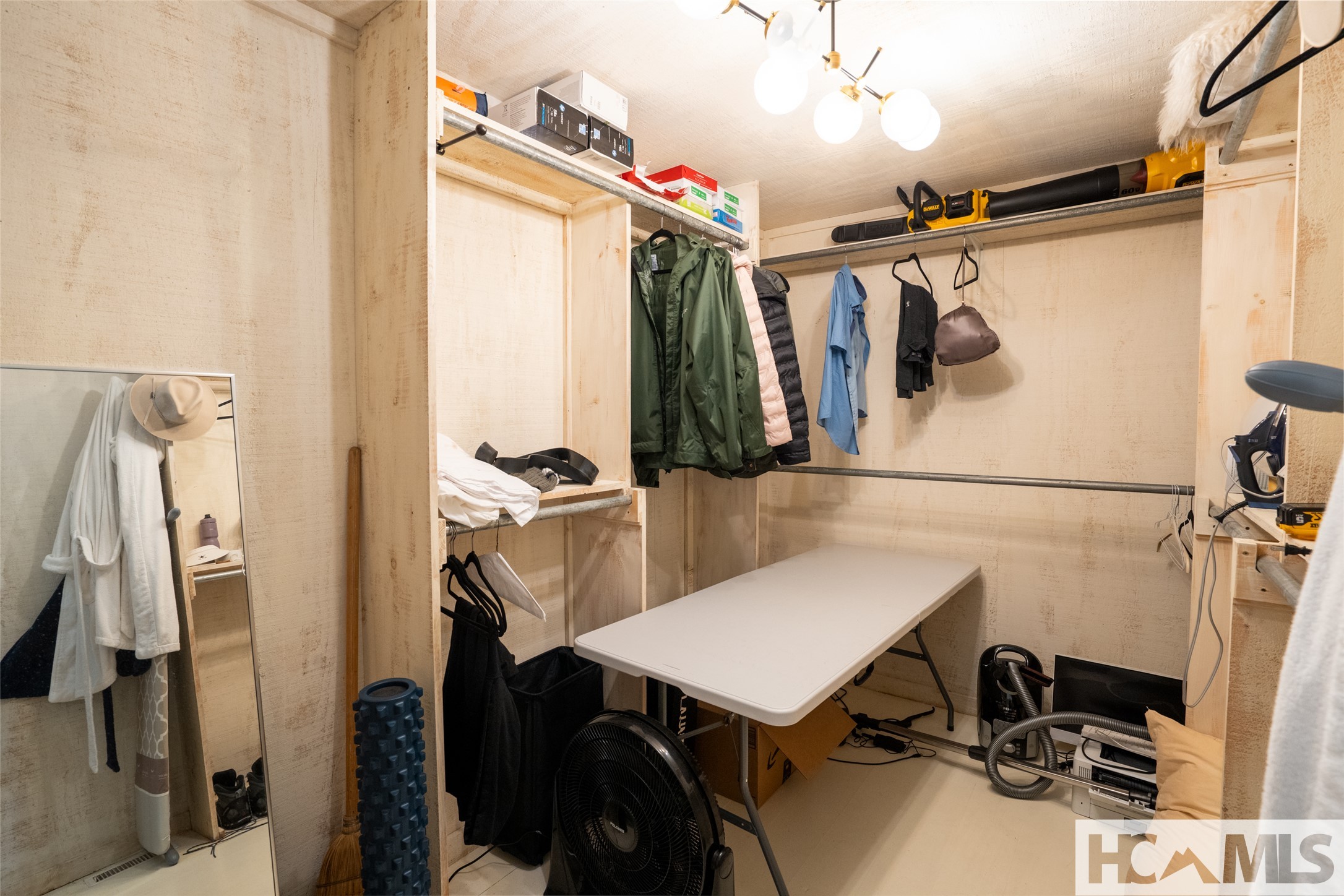 1527 Wandering Ridge Road