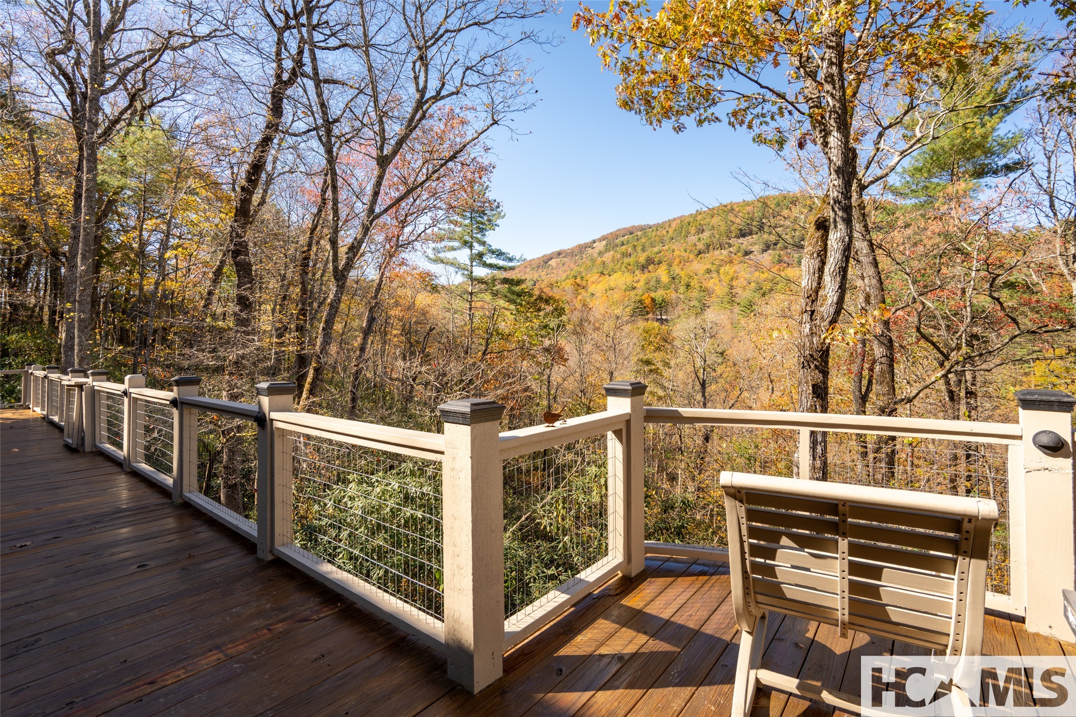 1527 Wandering Ridge Road