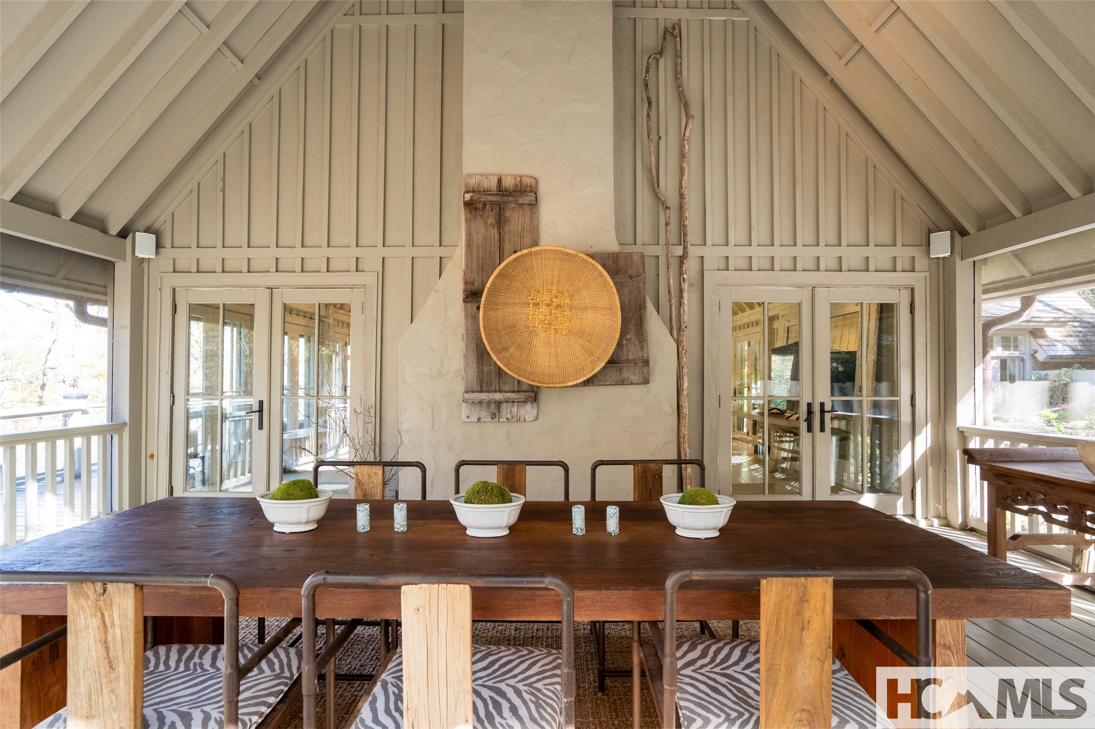 1527 Wandering Ridge Road