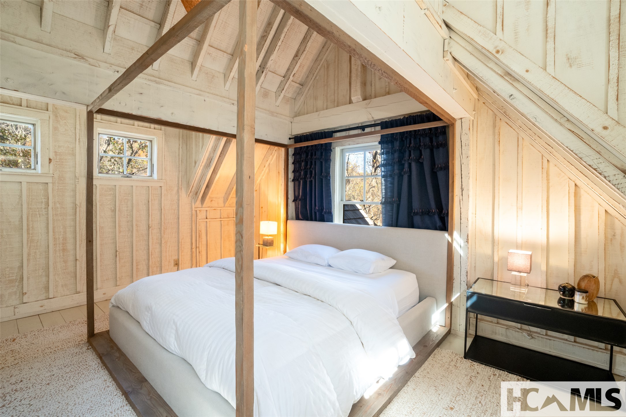 1527 Wandering Ridge Road