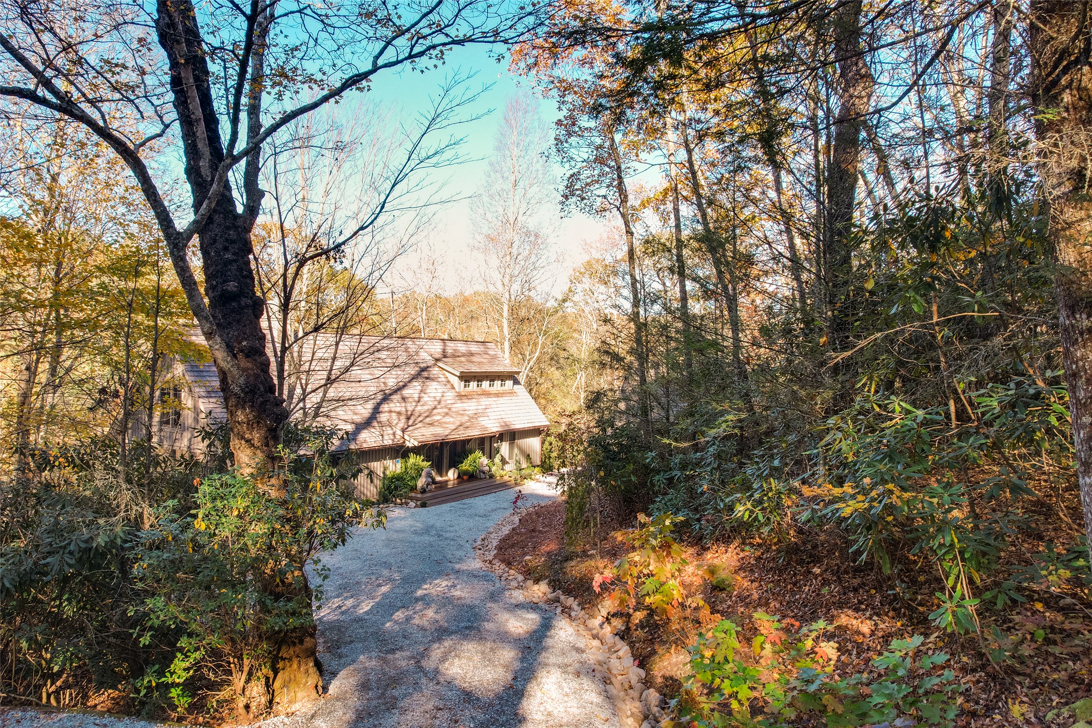 1527 Wandering Ridge Road
