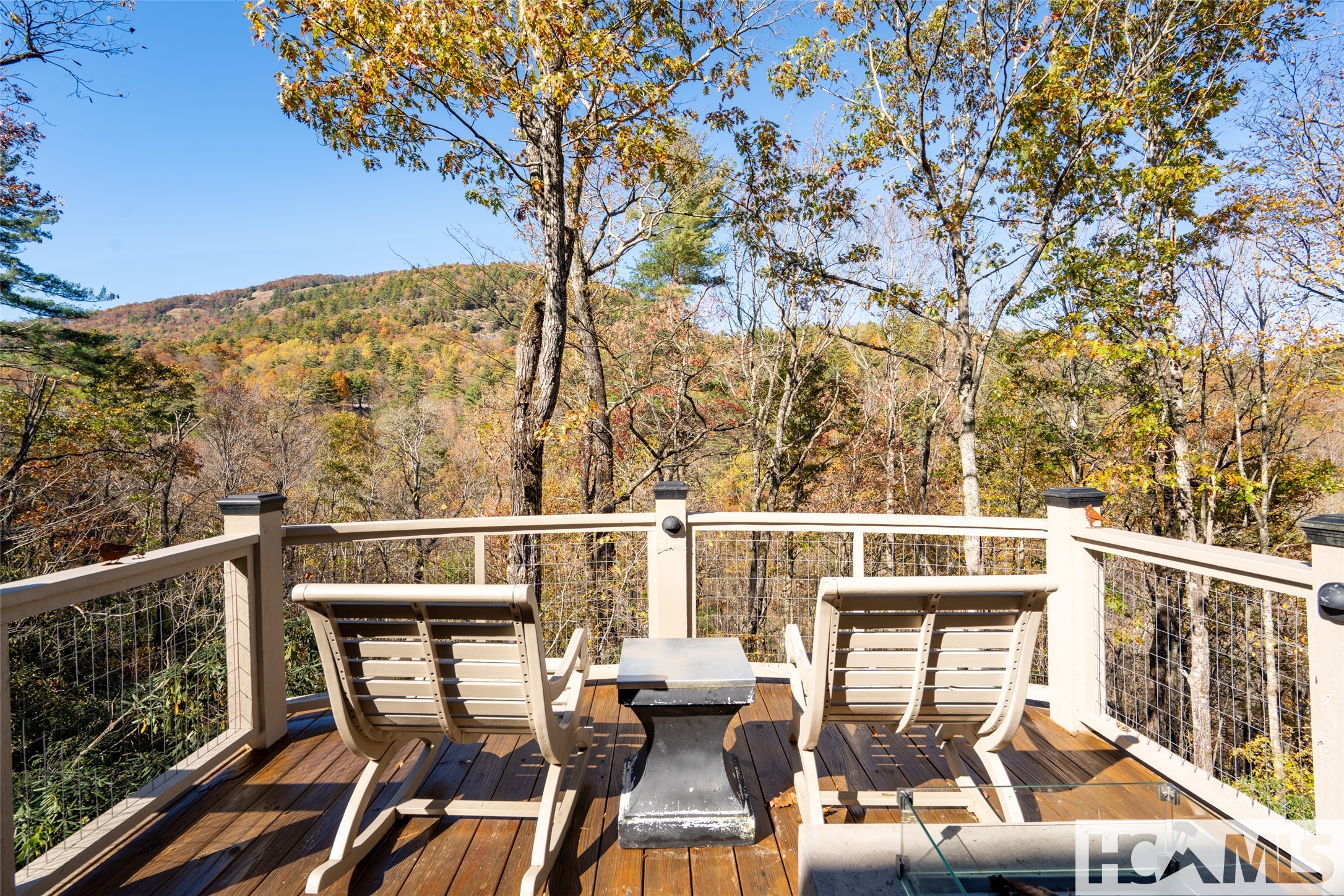 1527 Wandering Ridge Road