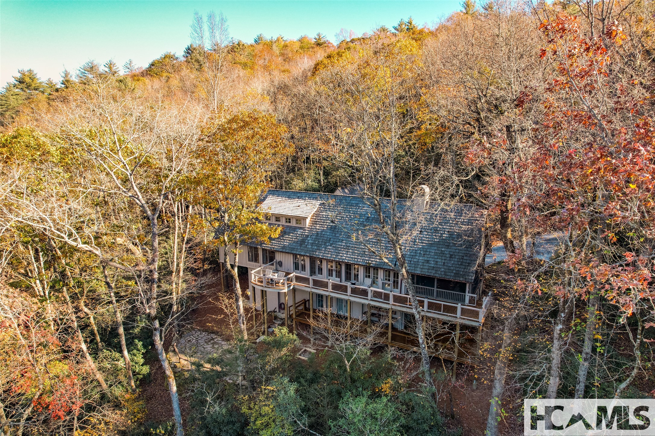 1527 Wandering Ridge Road