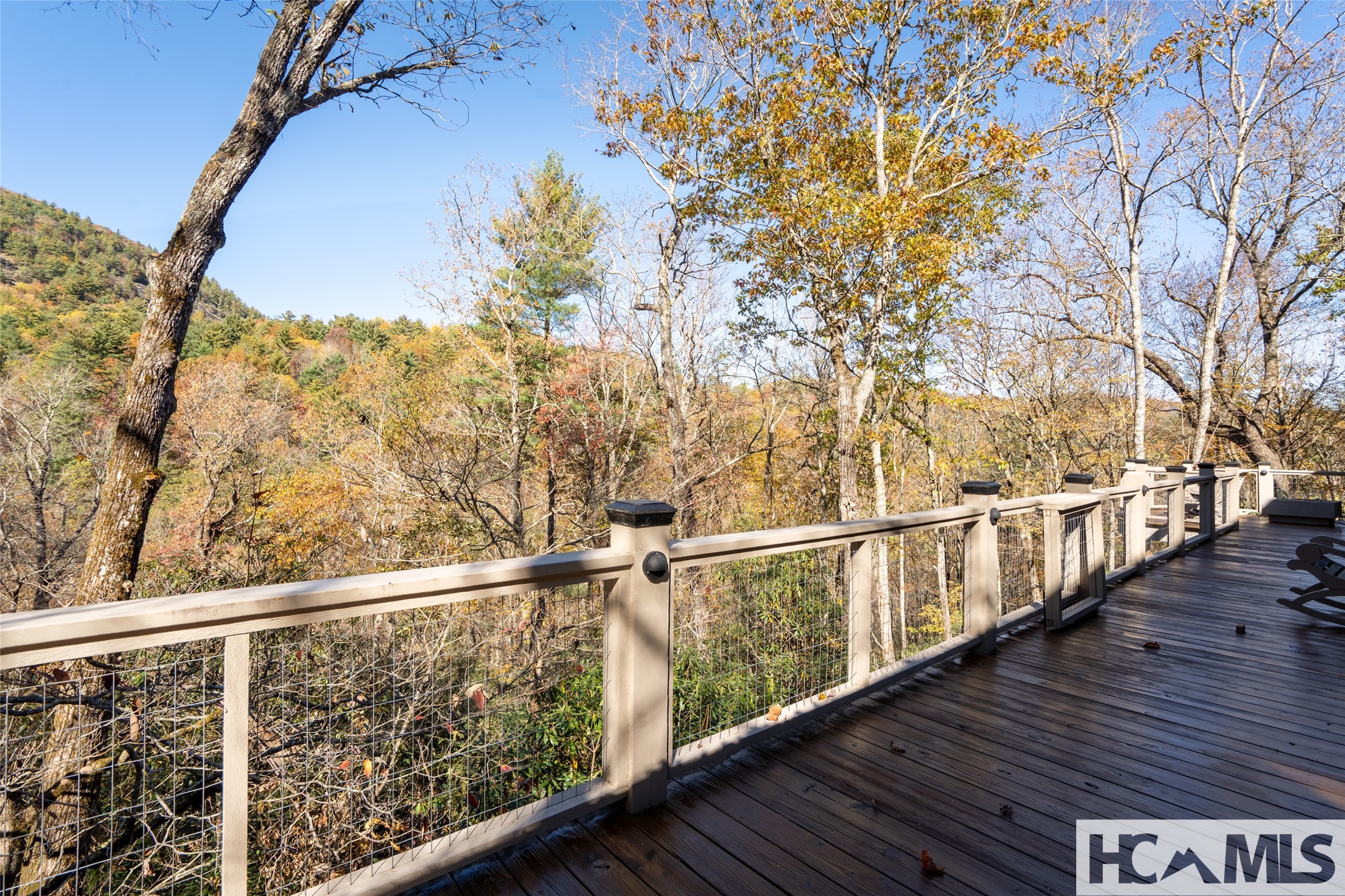 1527 Wandering Ridge Road