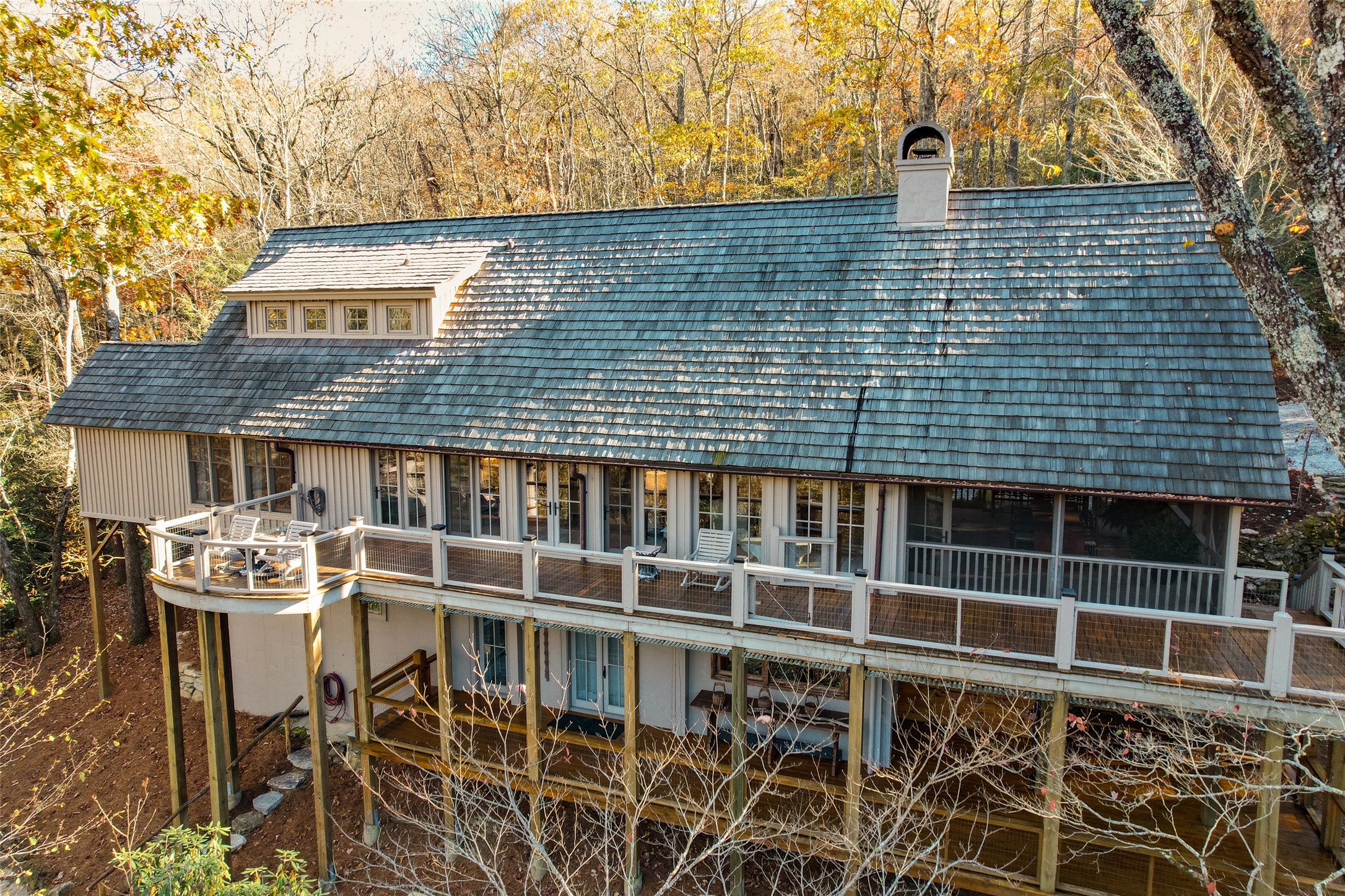 1527 Wandering Ridge Road