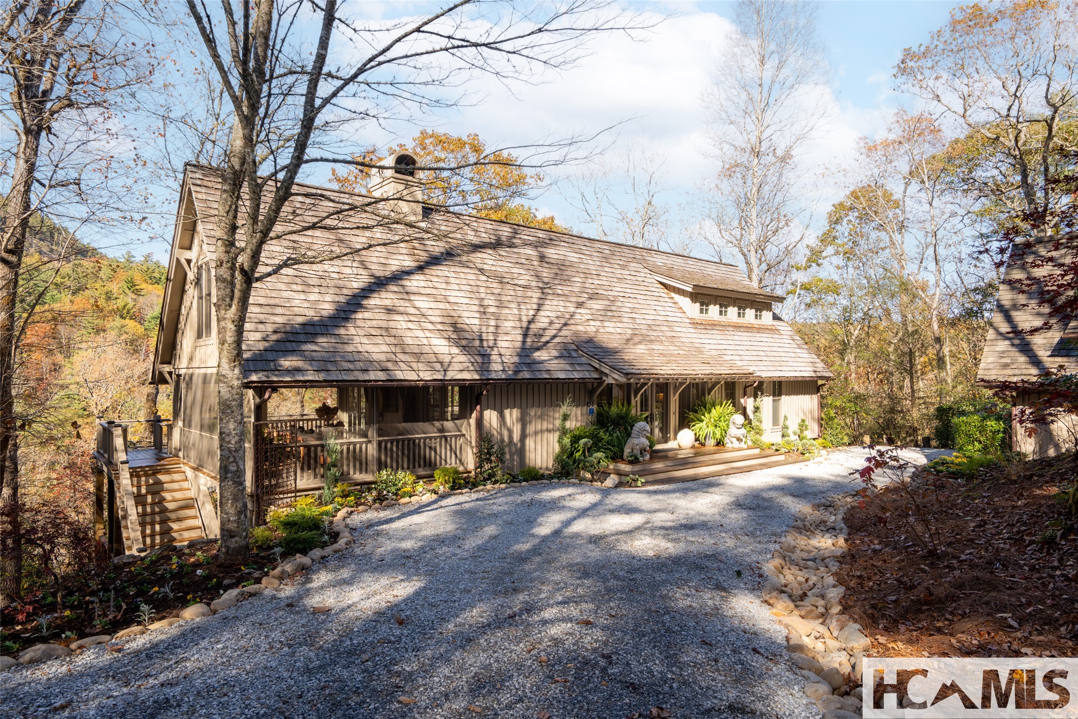 1527 Wandering Ridge Road