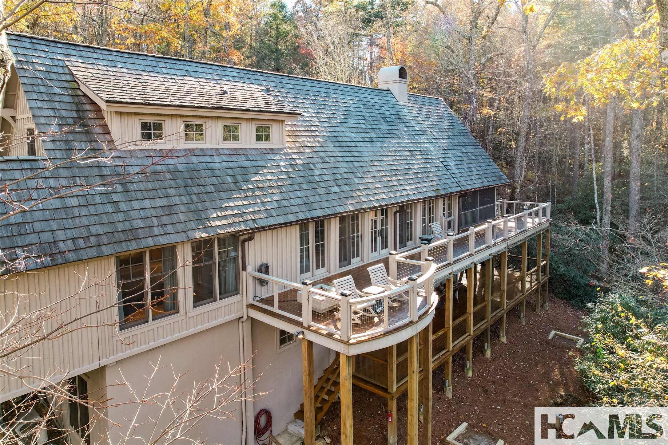 1527 Wandering Ridge Road