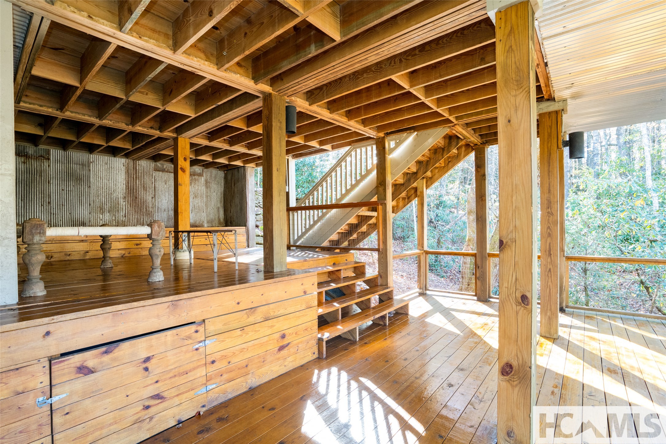 1527 Wandering Ridge Road