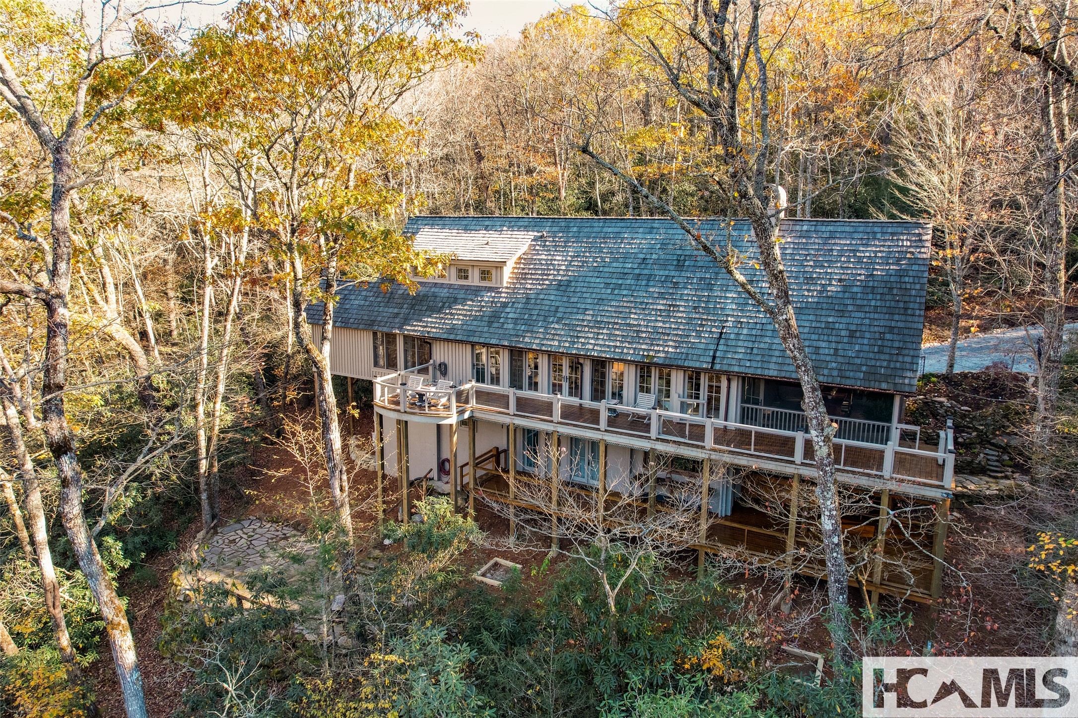 1527 Wandering Ridge Road