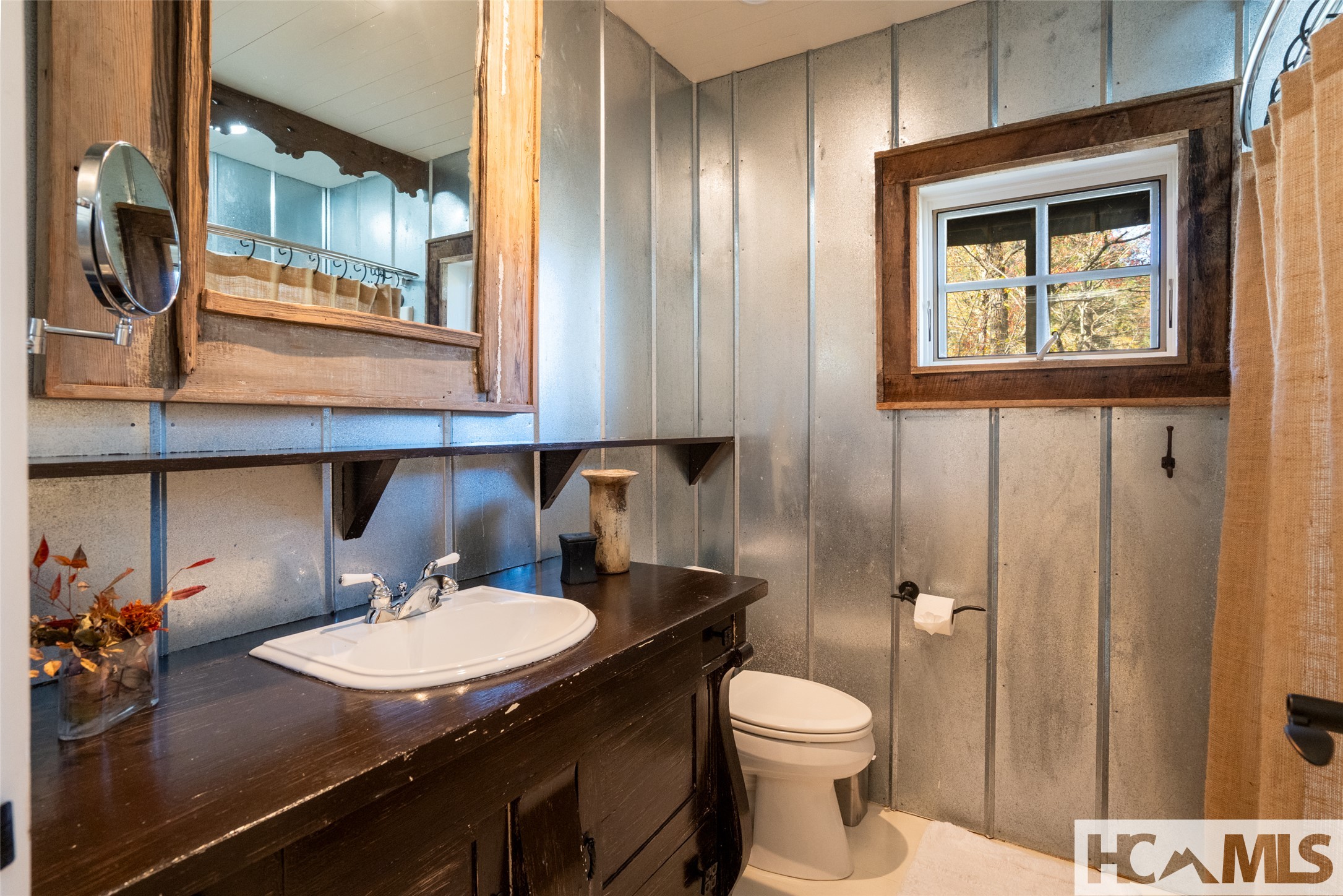 1527 Wandering Ridge Road