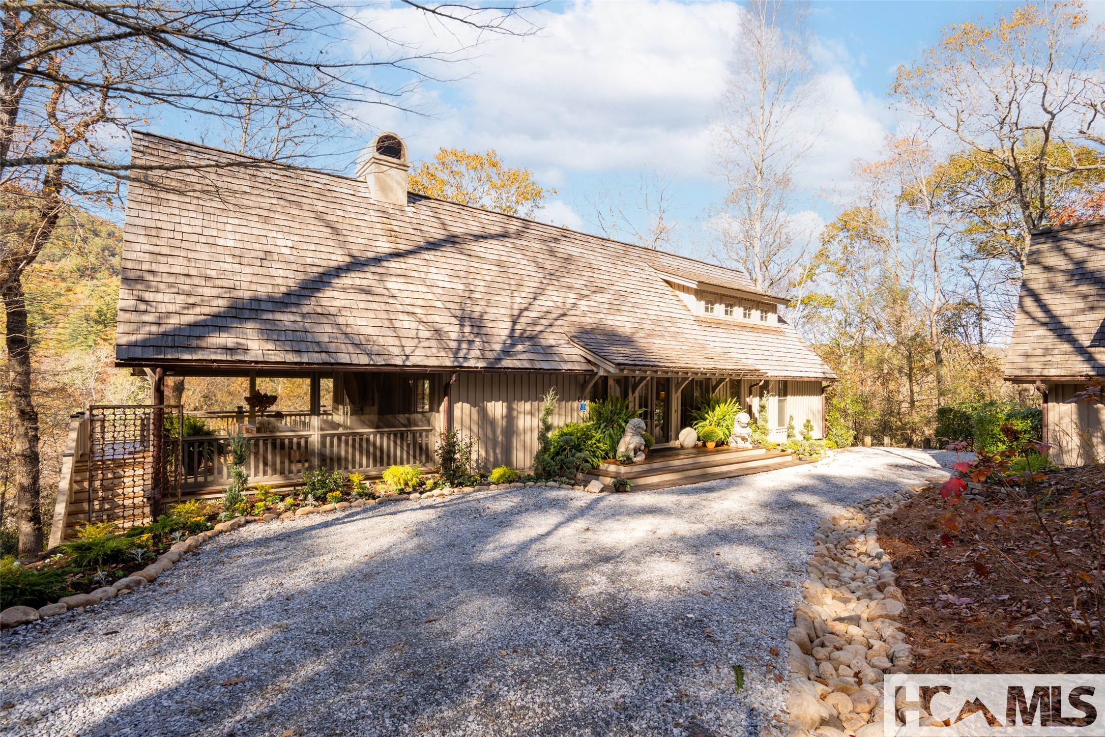 1527 Wandering Ridge Road