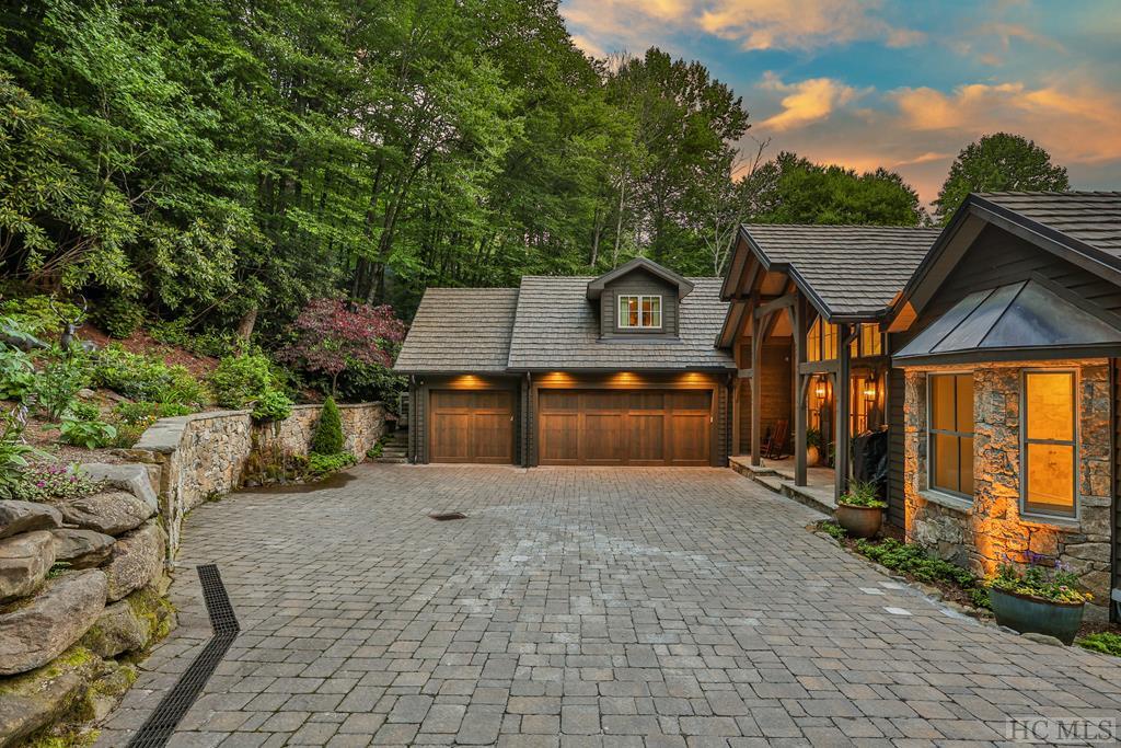 580 Falls Drive West