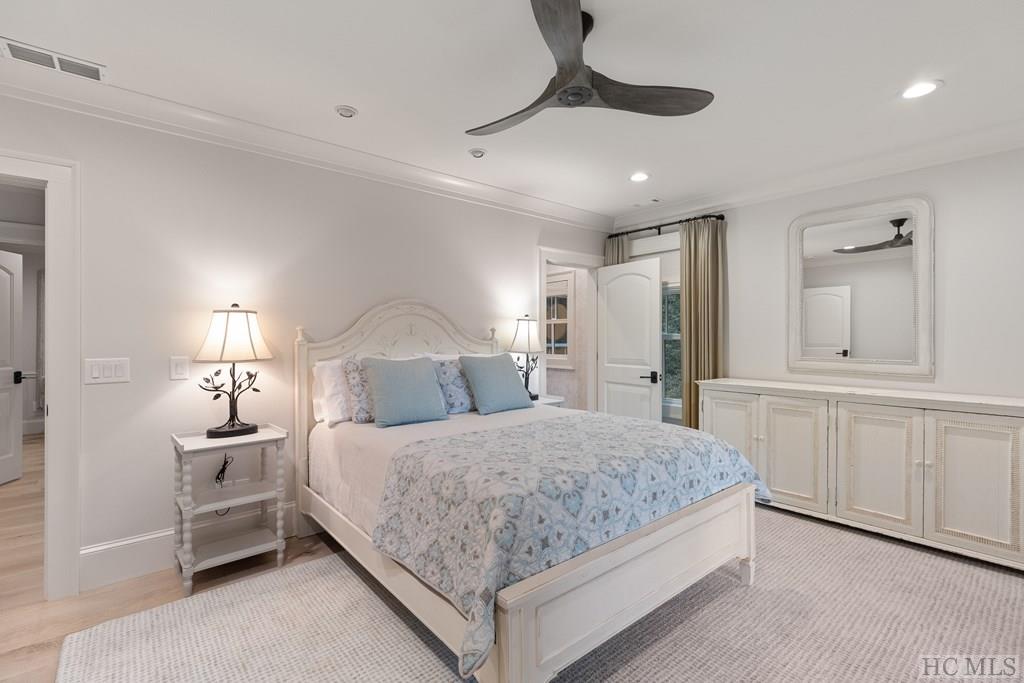 580 Falls Drive West