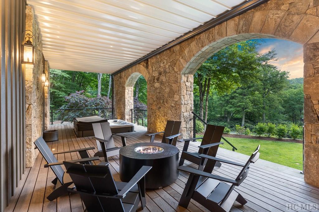 580 Falls Drive West