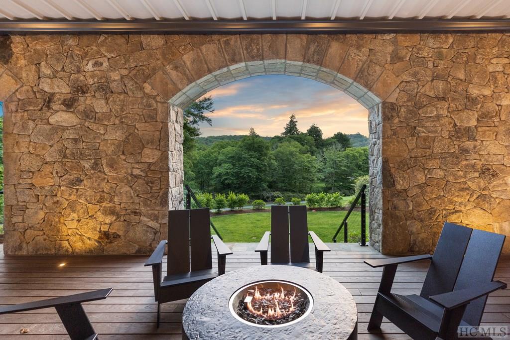 580 Falls Drive West