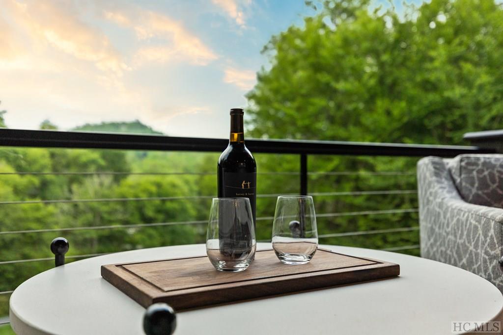 580 Falls Drive West