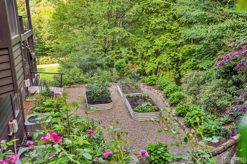 580 Falls Drive West