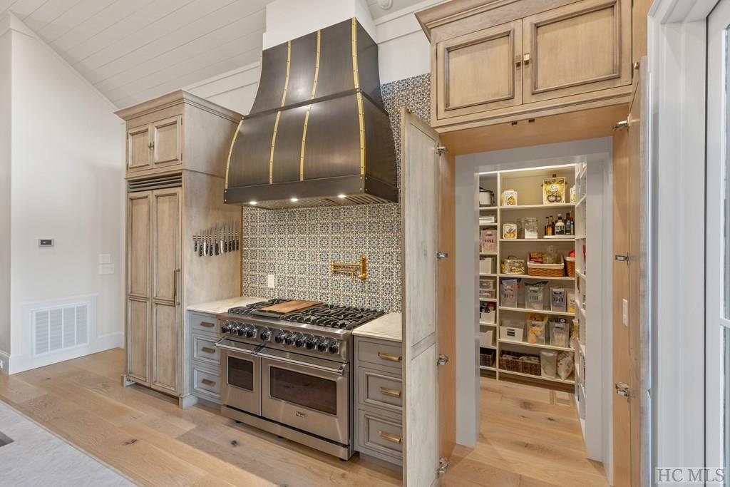 580 Falls Drive West