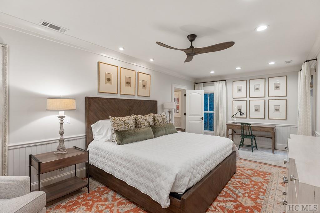 580 Falls Drive West