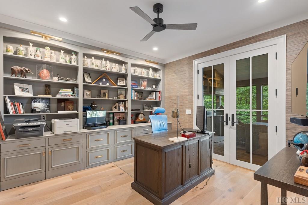 580 Falls Drive West