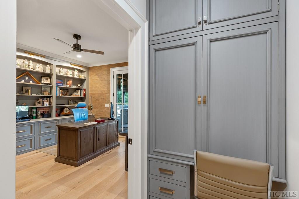 580 Falls Drive West