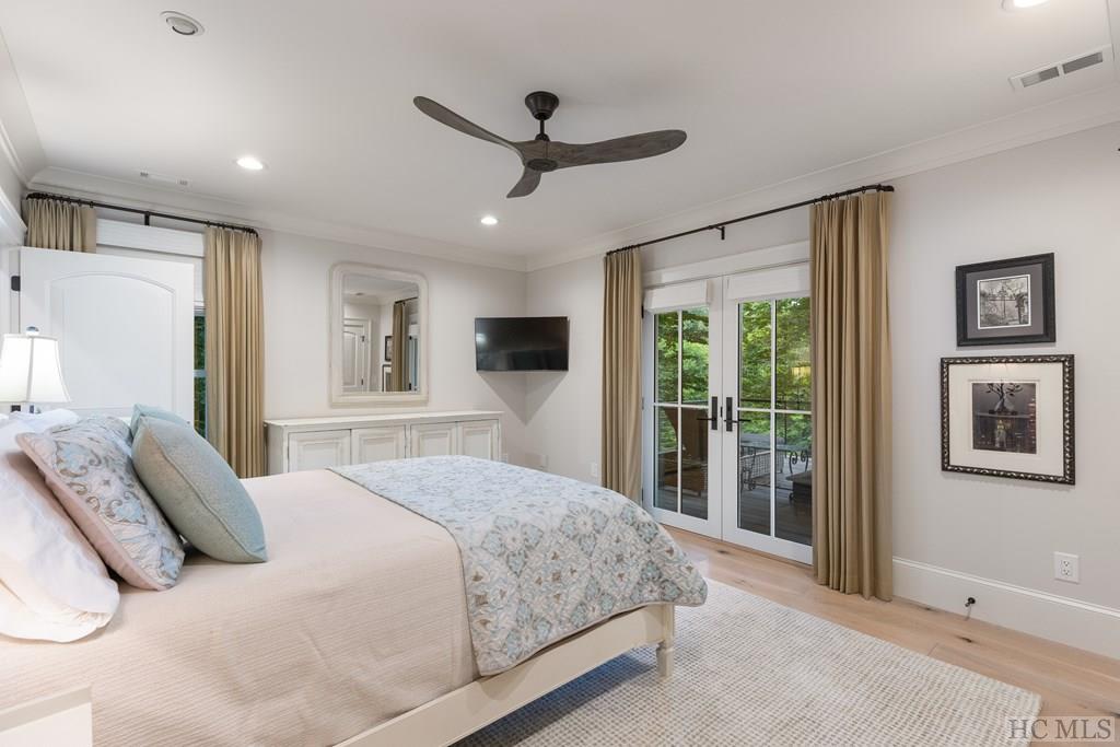 580 Falls Drive West