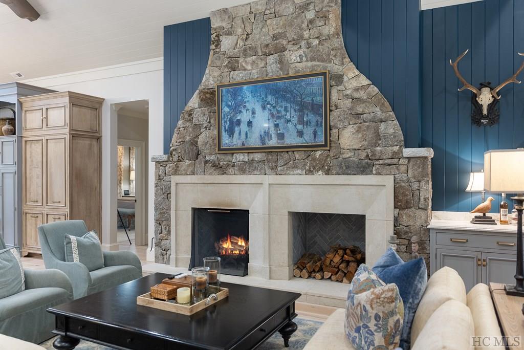 580 Falls Drive West