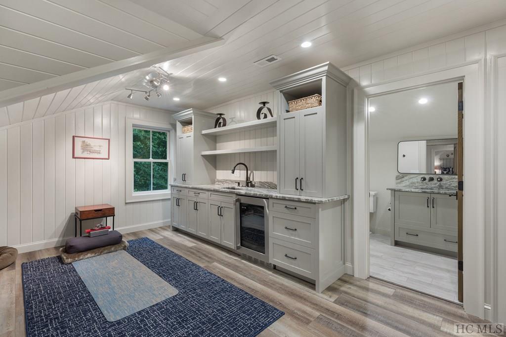 580 Falls Drive West