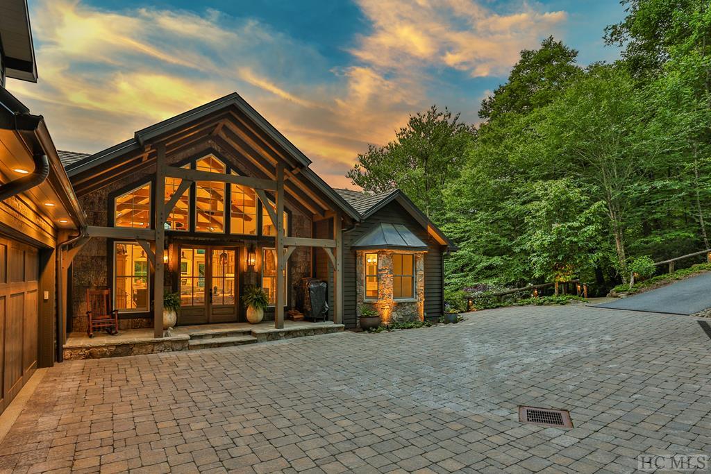 580 Falls Drive West