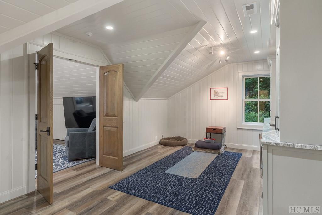 580 Falls Drive West