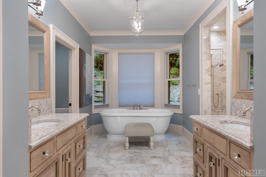 580 Falls Drive West