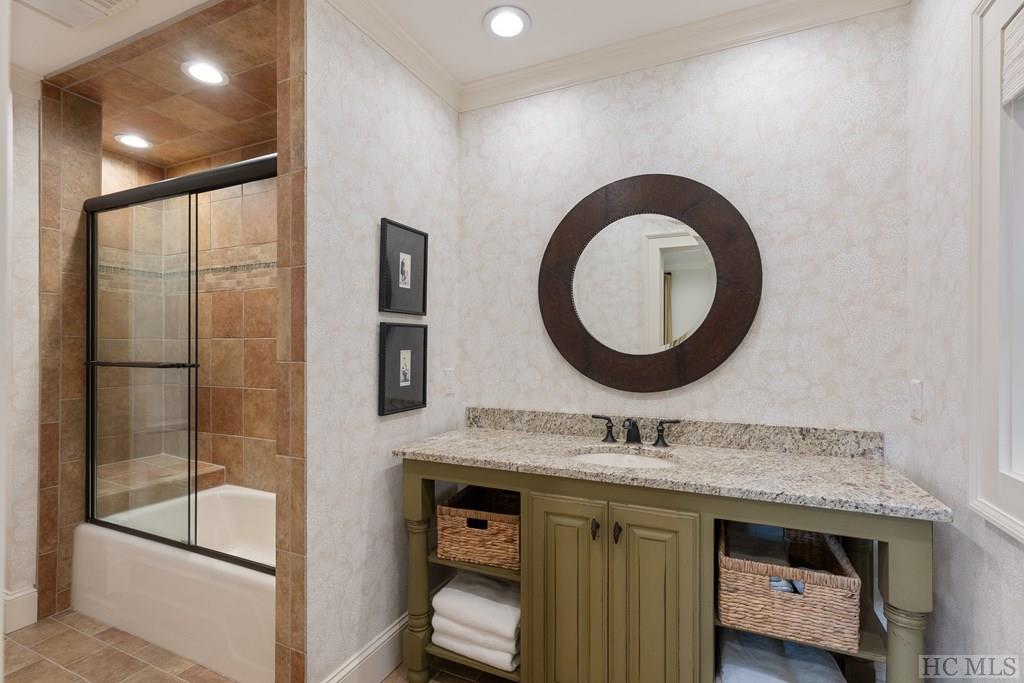 580 Falls Drive West