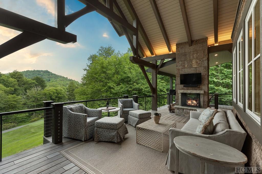 580 Falls Drive West