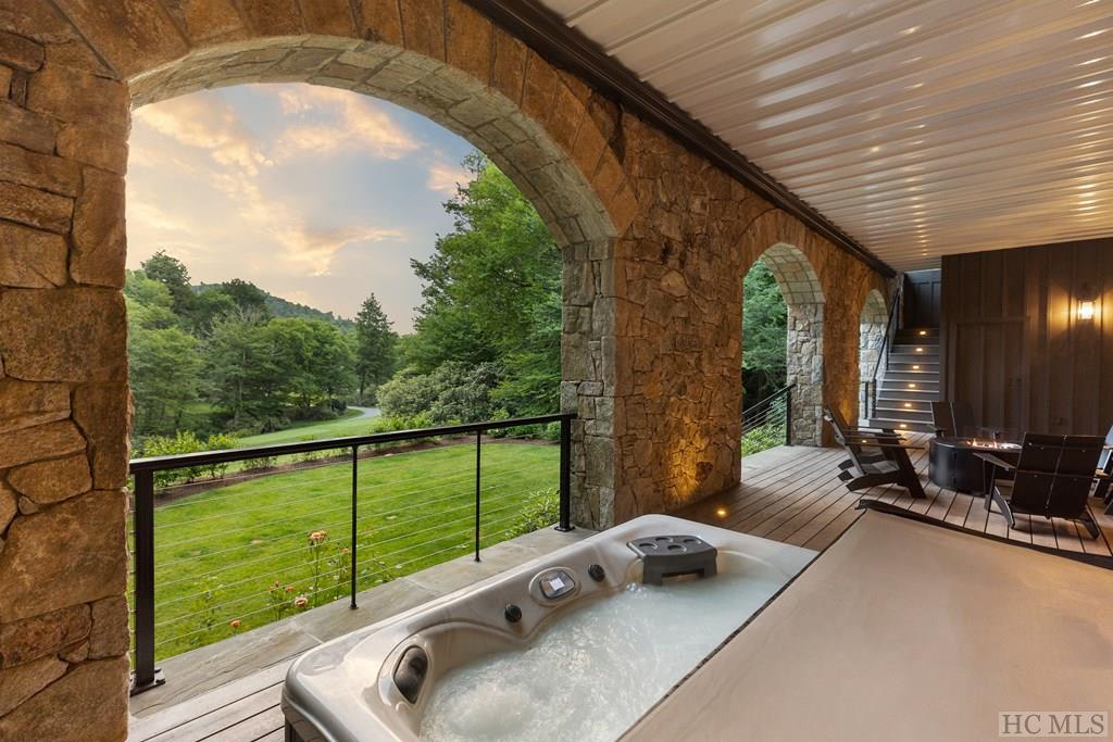 580 Falls Drive West