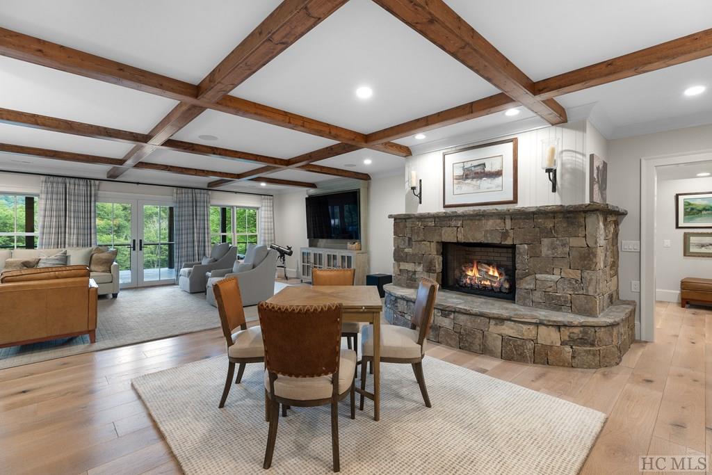 580 Falls Drive West
