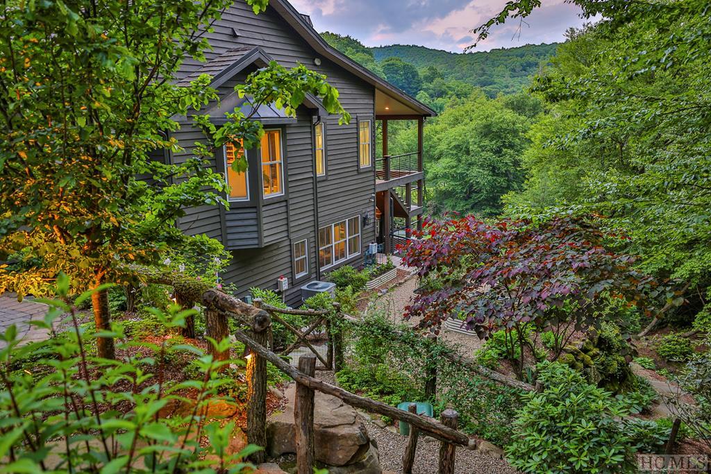 580 Falls Drive West