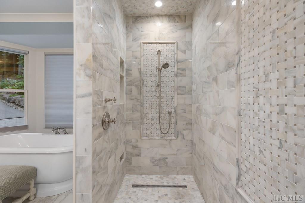 580 Falls Drive West