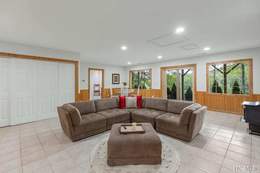 1004 Fairway Drive