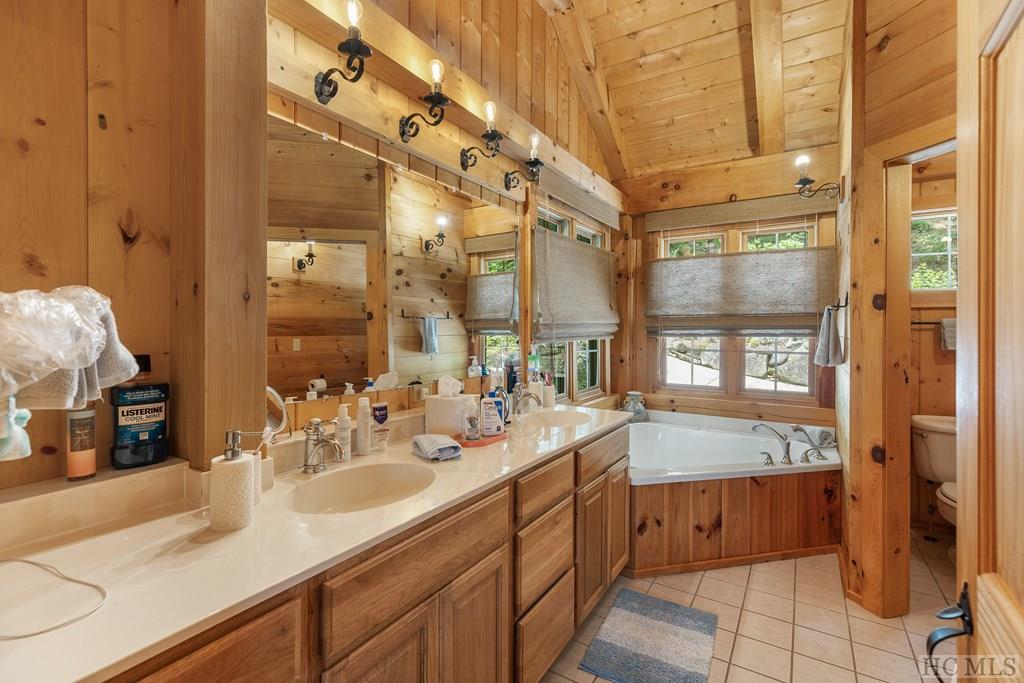 1004 Fairway Drive