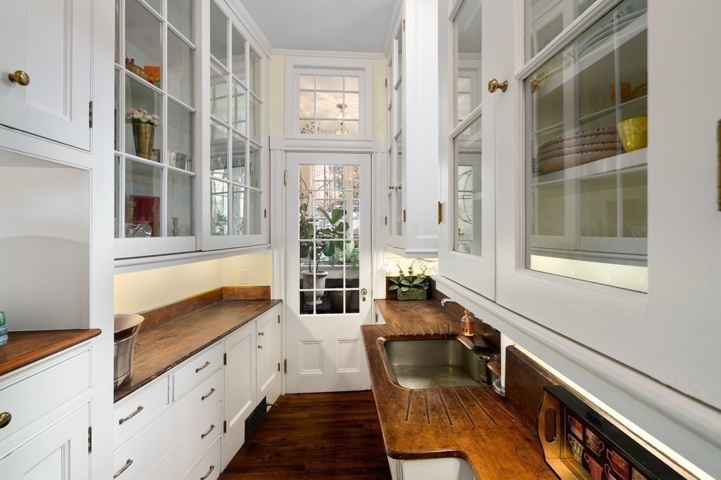 17 W Cedar St