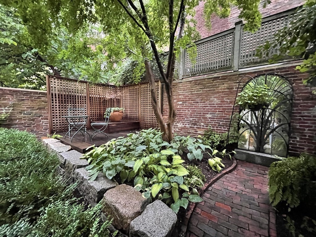 17 W Cedar St