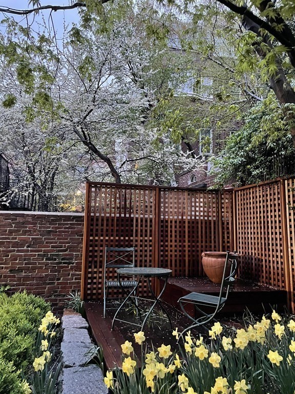 17 W Cedar St