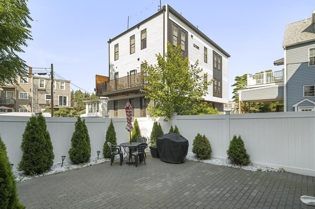 258 Everett St # 1