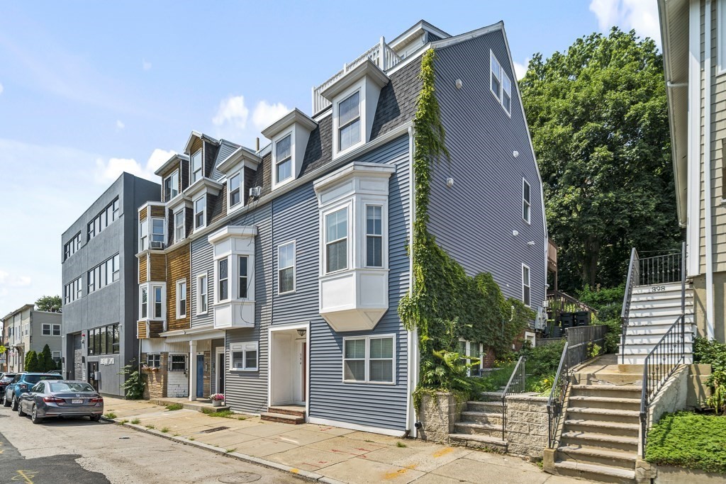 394 E 8th St # 3