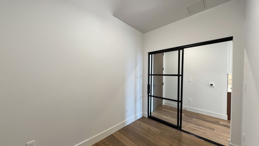 566 Columbus Ave # 212