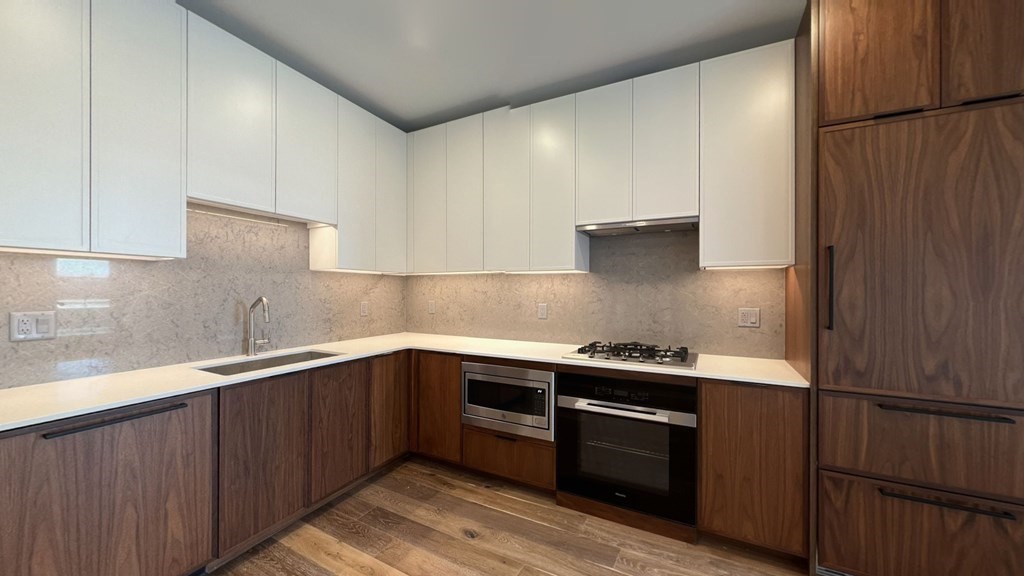 566 Columbus Ave # 212